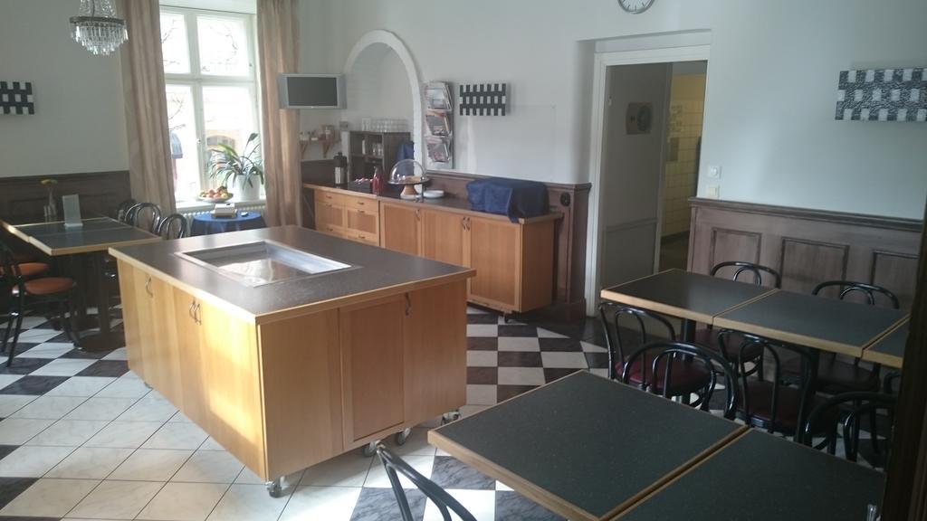 First Hotel City Eskilstuna Bagian luar foto