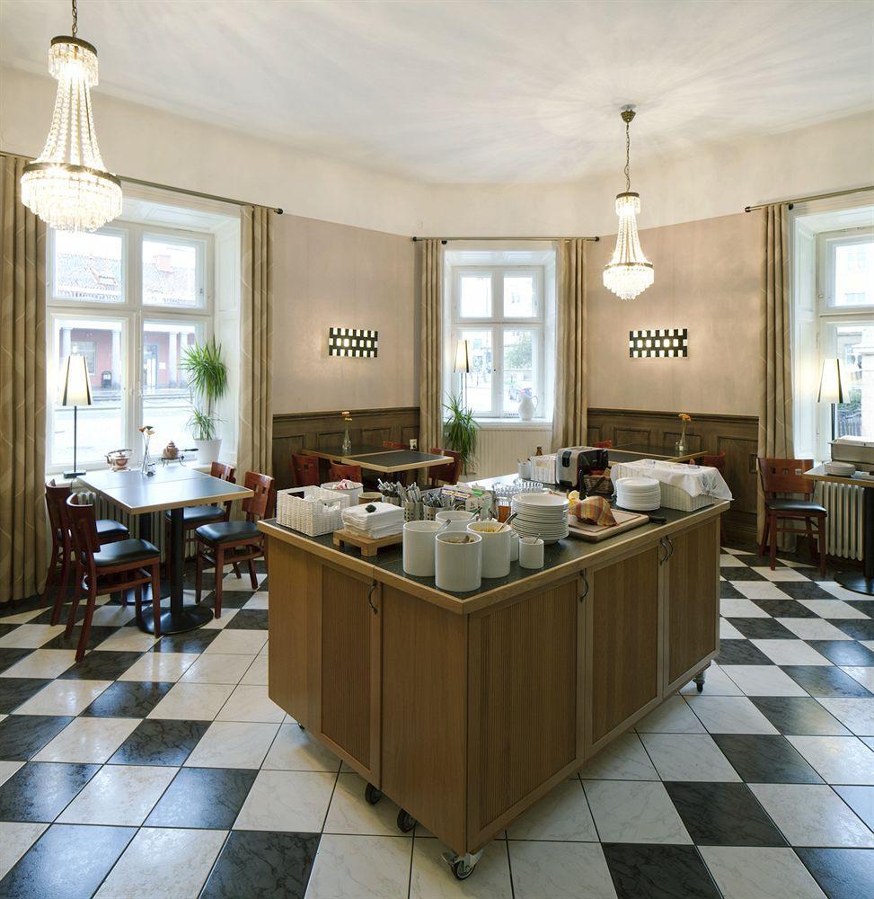 First Hotel City Eskilstuna Bagian luar foto