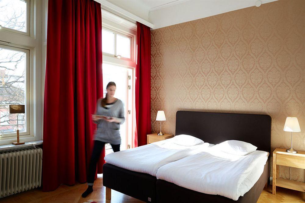 First Hotel City Eskilstuna Bagian luar foto