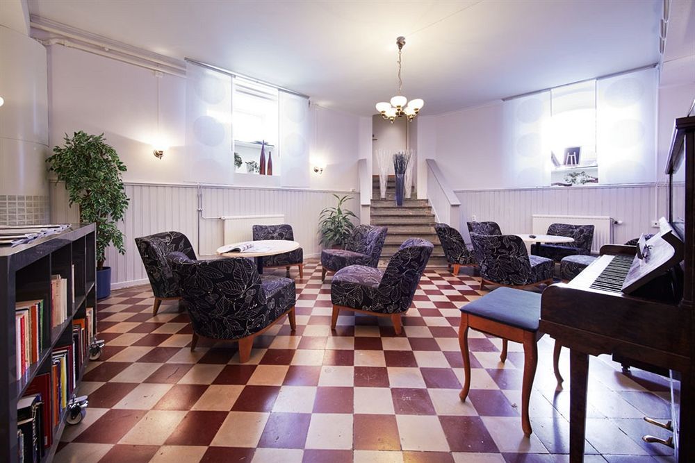 First Hotel City Eskilstuna Bagian luar foto