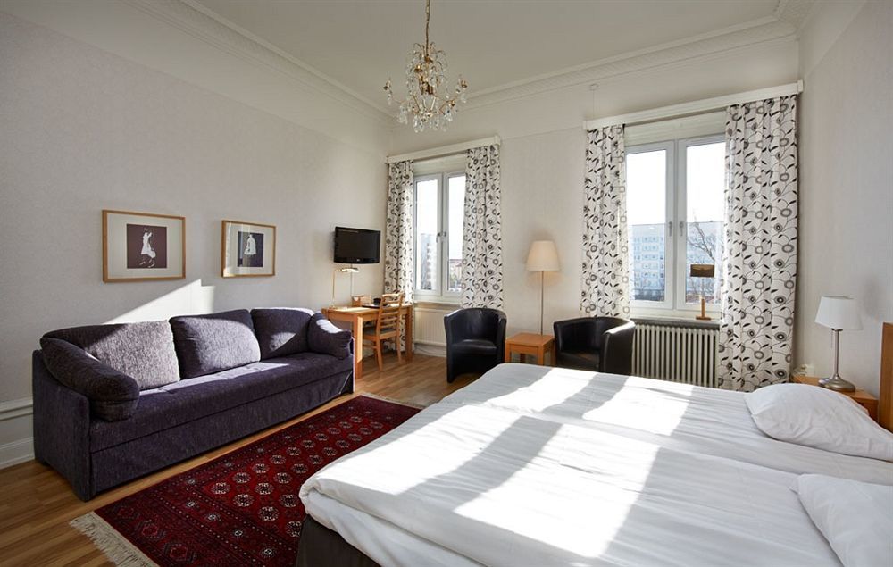 First Hotel City Eskilstuna Bagian luar foto