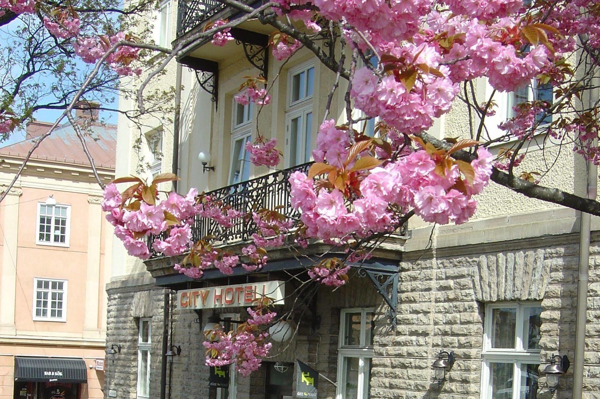 First Hotel City Eskilstuna Bagian luar foto