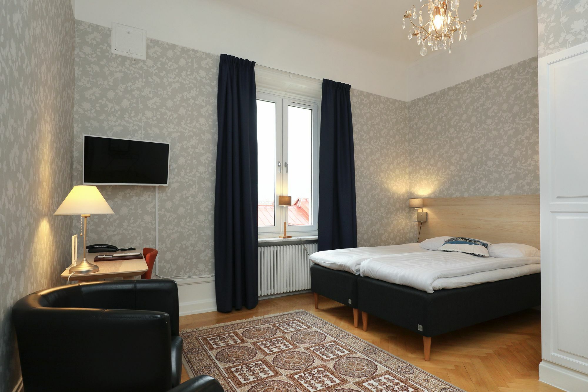 First Hotel City Eskilstuna Bagian luar foto