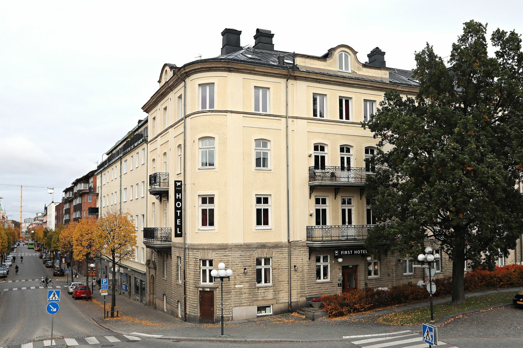 First Hotel City Eskilstuna Bagian luar foto